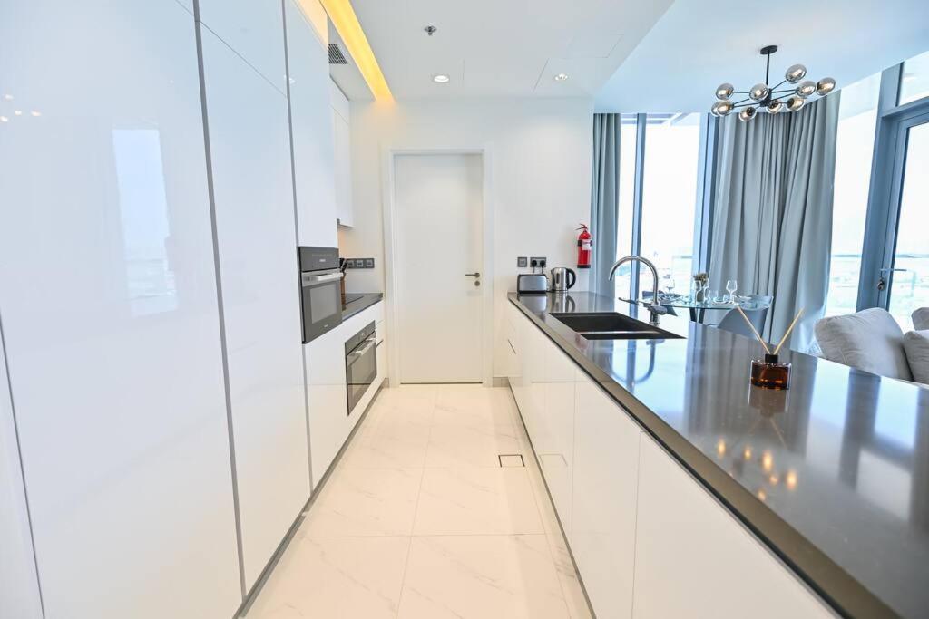 דובאי Luxe Shortlet - Unique 2 Bedroom In District One Meydan מראה חיצוני תמונה